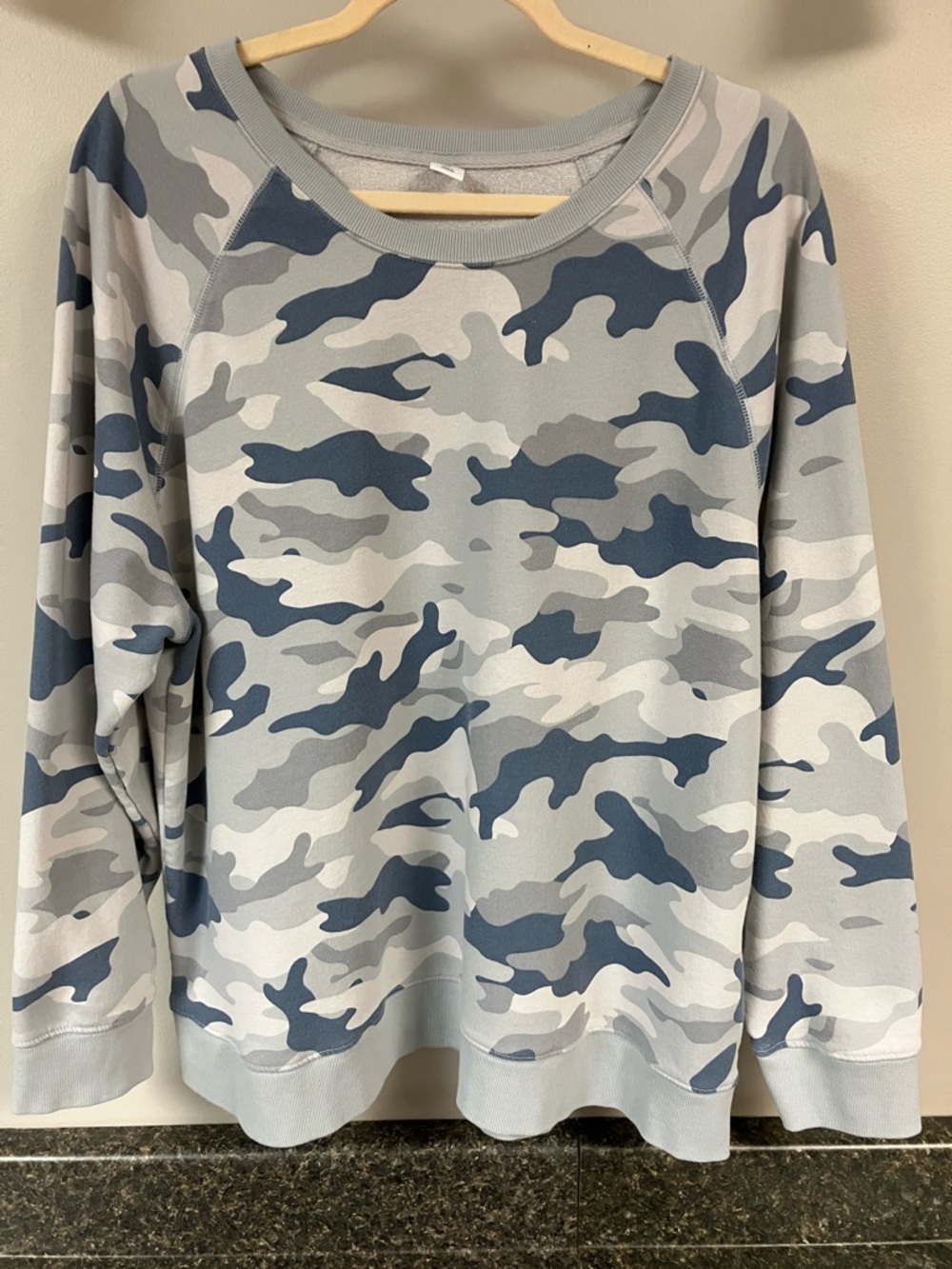 3/$15❤️ Old navy blue gray camo sweatshirt xxl